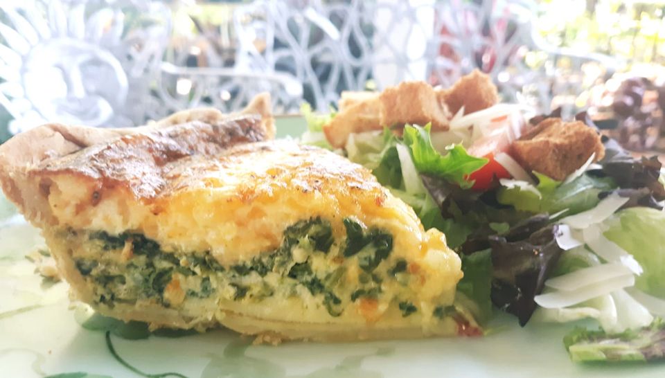 Order Spinach Quiche with Side Salad food online from Sweeties Cafe And Bakery store, Dunnellon on bringmethat.com