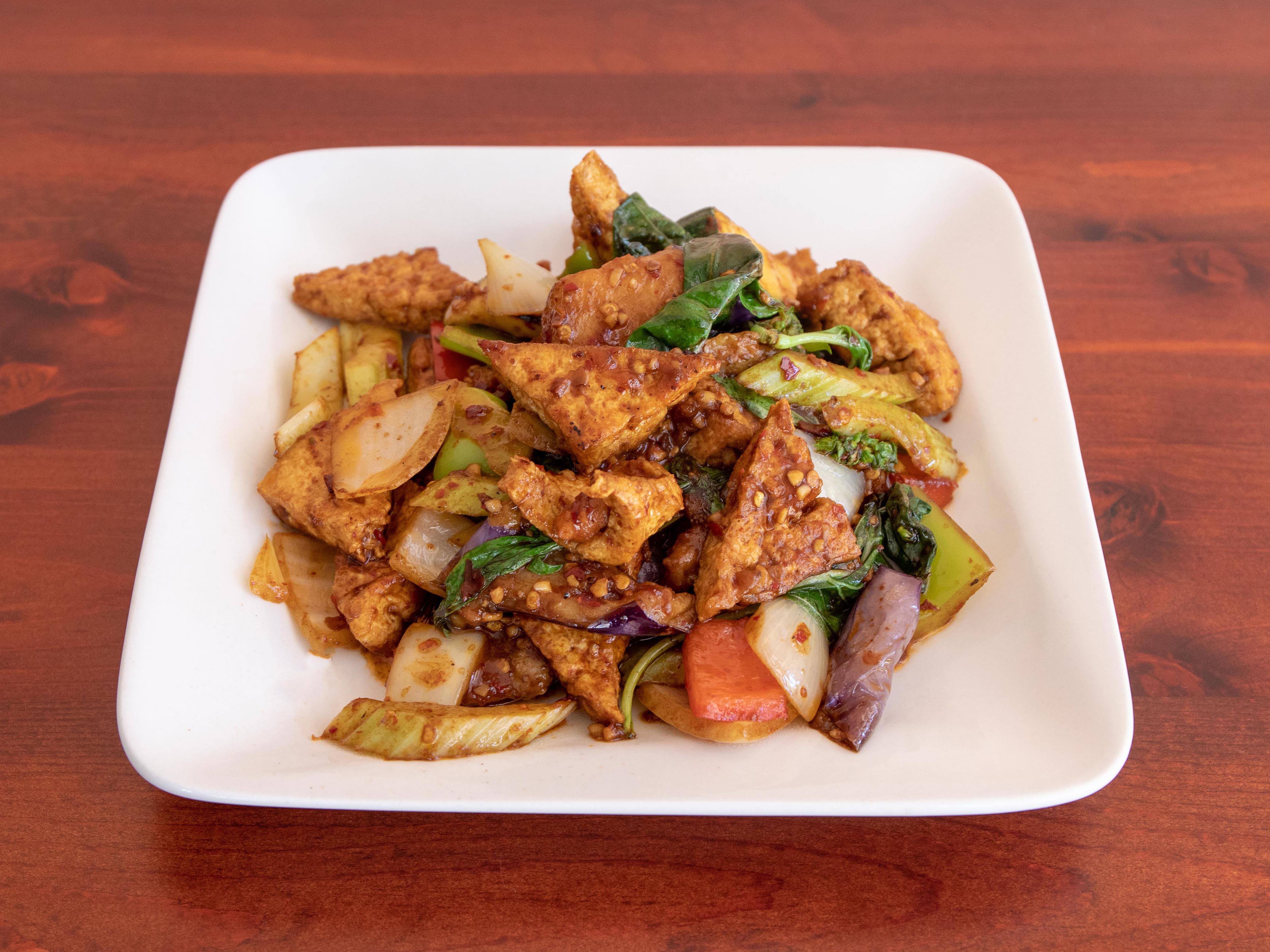 Order L19. Eggplant with Basil and Tofu food online from House of Hunan store, San Francisco on bringmethat.com