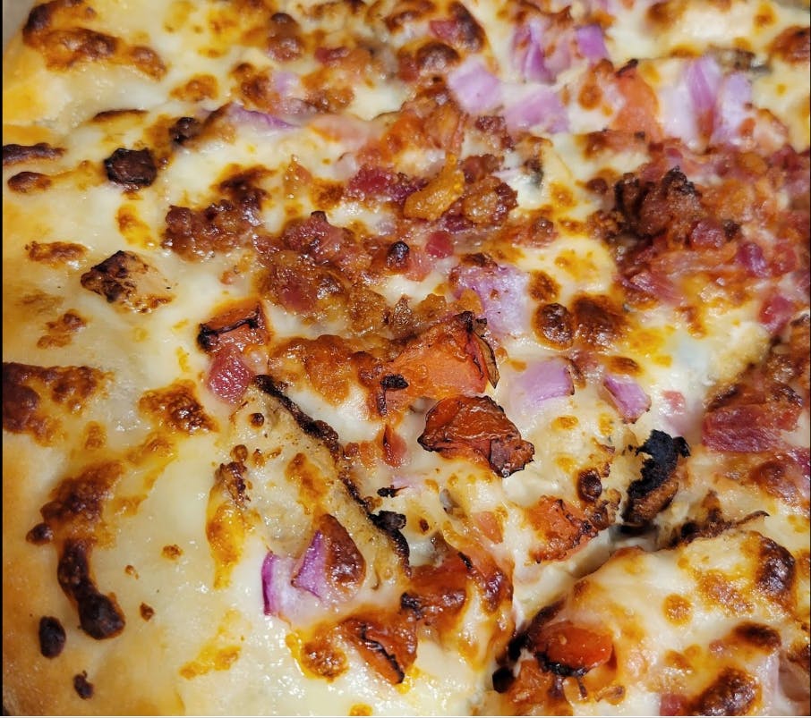 Order Chicken & Bacon Pizza - Small 9" (6 Slices) food online from Papa Place store, Churubusco on bringmethat.com