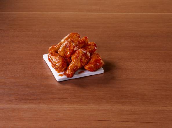 Order 6 Traditional Wings food online from Pizza Hut store, Los Lunas on bringmethat.com