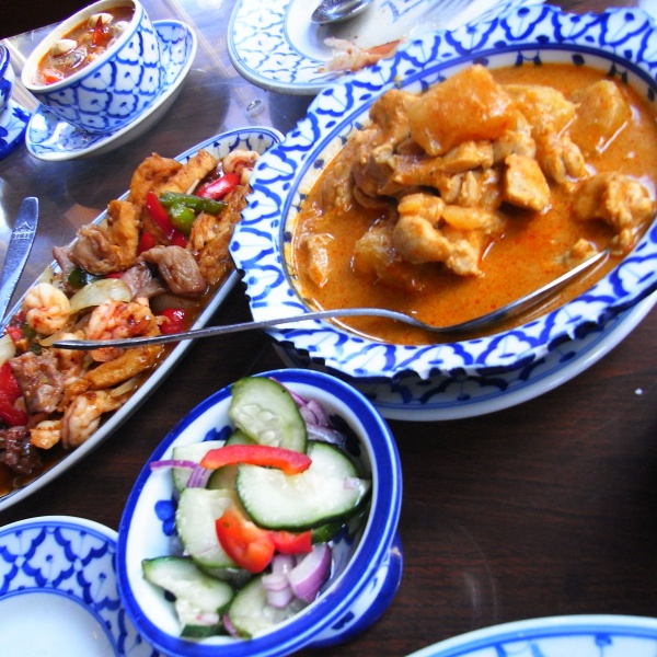 Order Gaeng Ga Ree food online from Khan Toke Thai House store, San Francisco on bringmethat.com