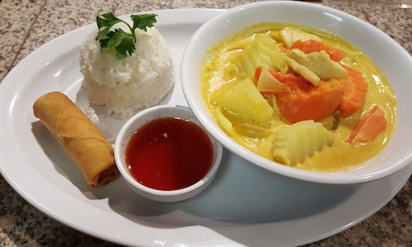 Order CR3. Yellow Curry food online from Thai Thani Cuisine store, Chino on bringmethat.com
