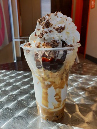 Order Made with Snickers Layered Sundae food online from Baskin Robbins store, Richmond on bringmethat.com