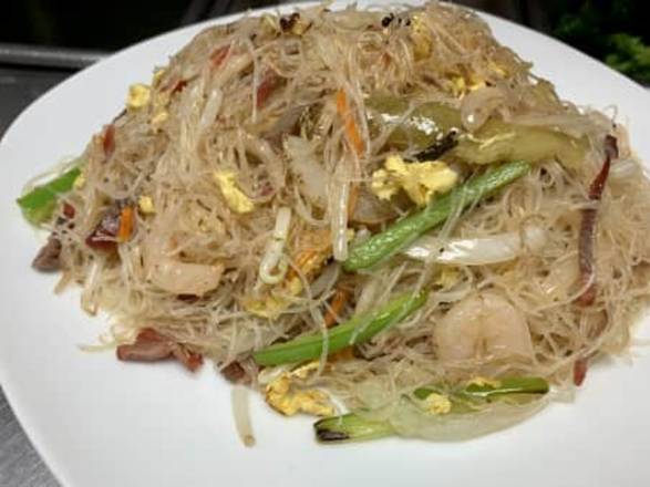 Order 家乡炒米 Country Style Stir Fried Rice Noodle food online from Golden Eagle Chinese store, Honolulu on bringmethat.com