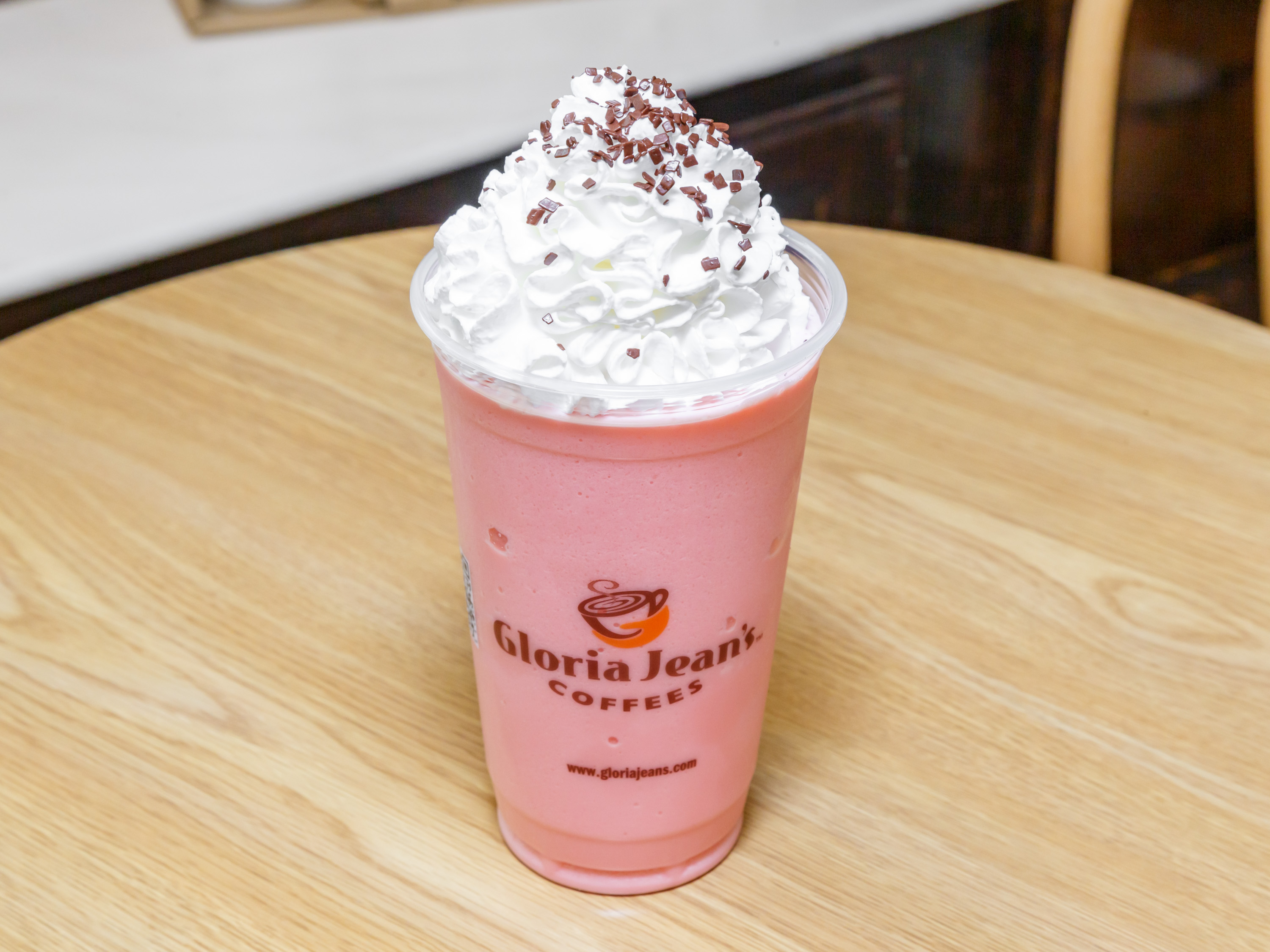 Order 24 oz Medium Strawberry vanilla Chiller food online from Gloria Jeans Coffee store, Pittsburgh on bringmethat.com