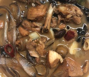 Order CF5. Chicken with Mushroom & Vermicelli 小雞炖蘑菇 food online from De Tasty Hot Pot Restaurant store, Ithaca on bringmethat.com