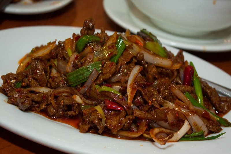 Order 27. Hunan Beef Lunch food online from New Wong Chinese Restaurant store, Wickliffe on bringmethat.com