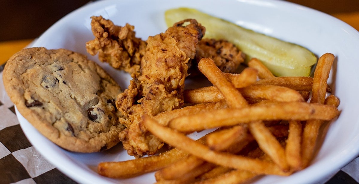Order Kids Chicken Fingers food online from Boulder Tap House store, Mankato on bringmethat.com