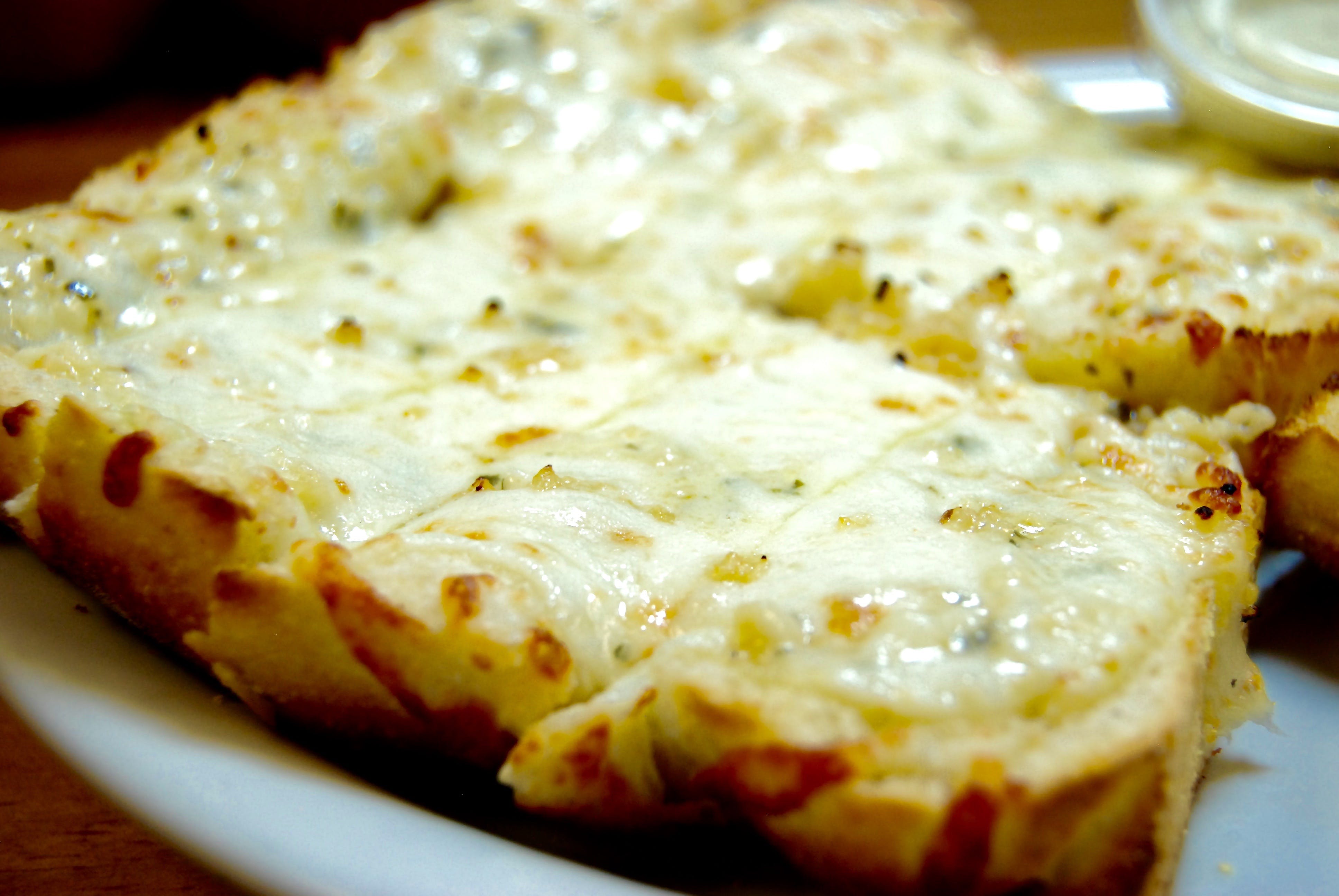 Order Hot Cheese Garlic Bread - Appetizer food online from Stefano's Pizza store, Novato on bringmethat.com