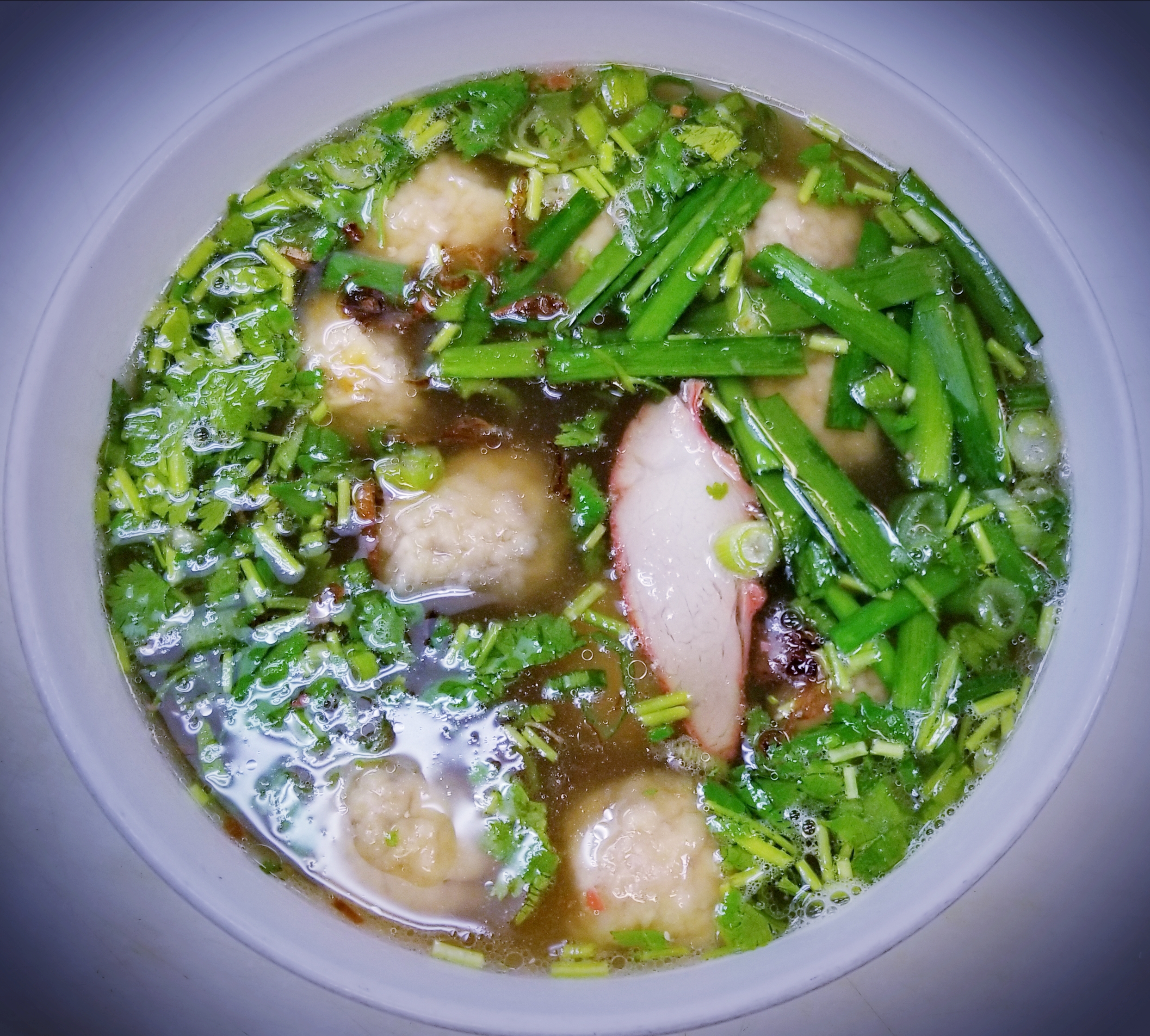 Order 202. Wonton Soup food online from Thien Hoang Restaurant store, Portland on bringmethat.com