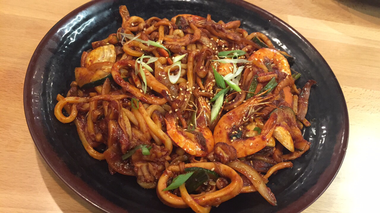 Order N7. Fried Udon with Spicy Seafood and Squid food online from Jang Guem Tofu & Bbq store, Sugar Land on bringmethat.com
