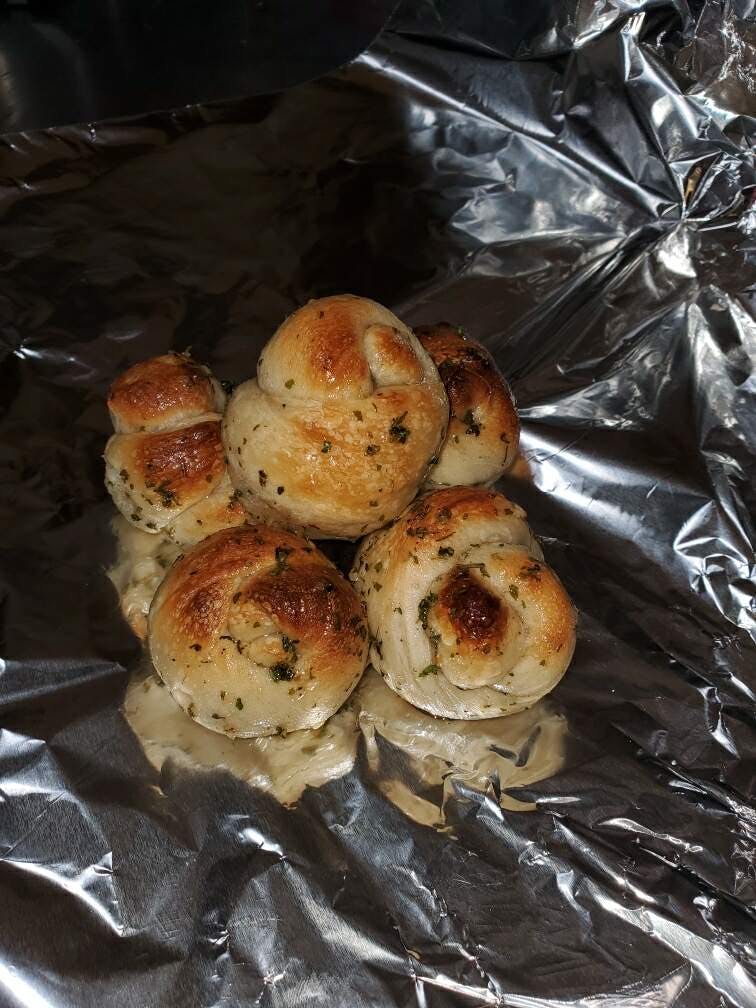 Order Garlic Knots - 5 Pieces food online from Pizza On The 9 store, Lakewood on bringmethat.com