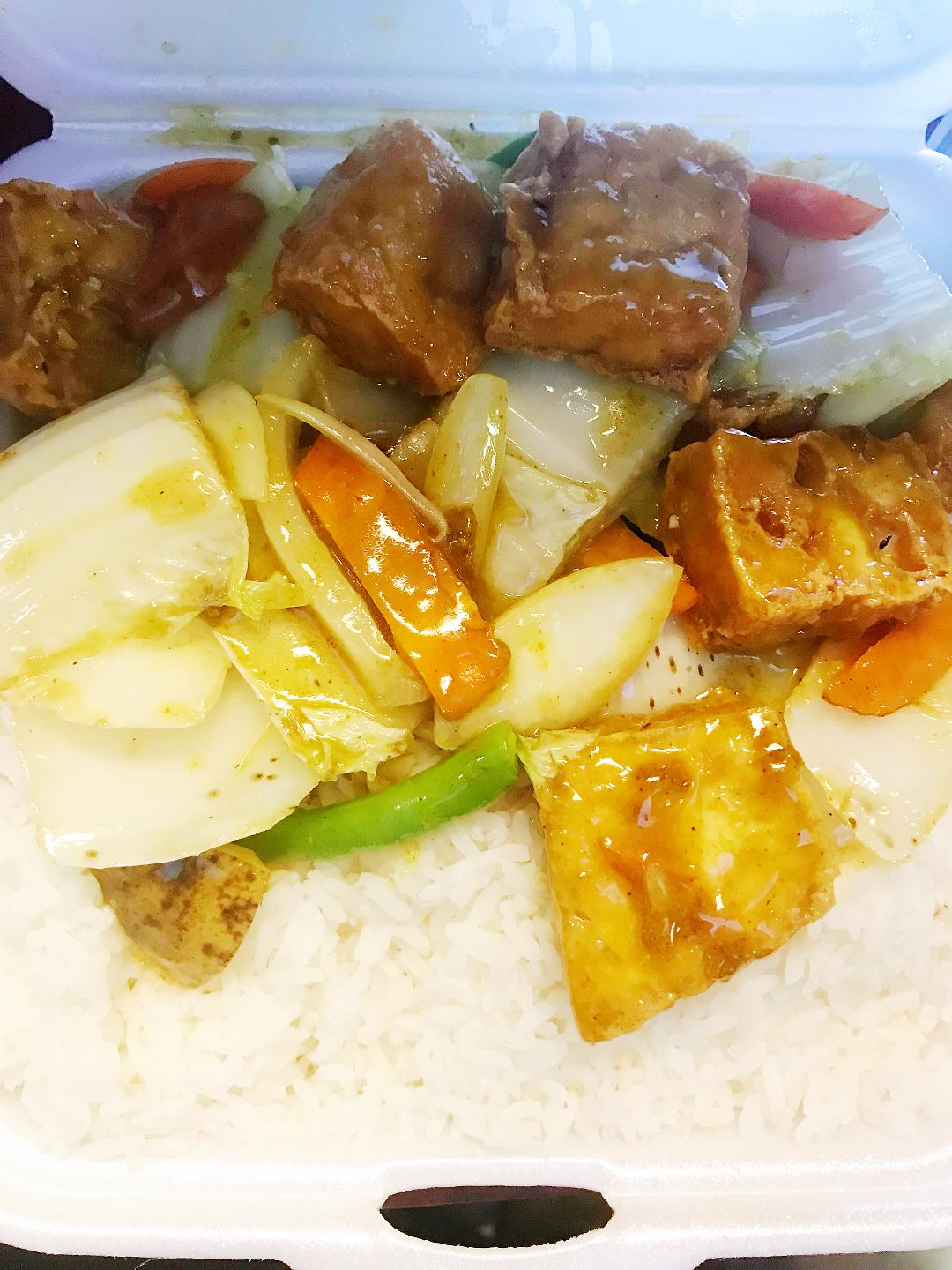 Order Curry Tofu with Onion food online from Szechuan Express store, Pittsburgh on bringmethat.com