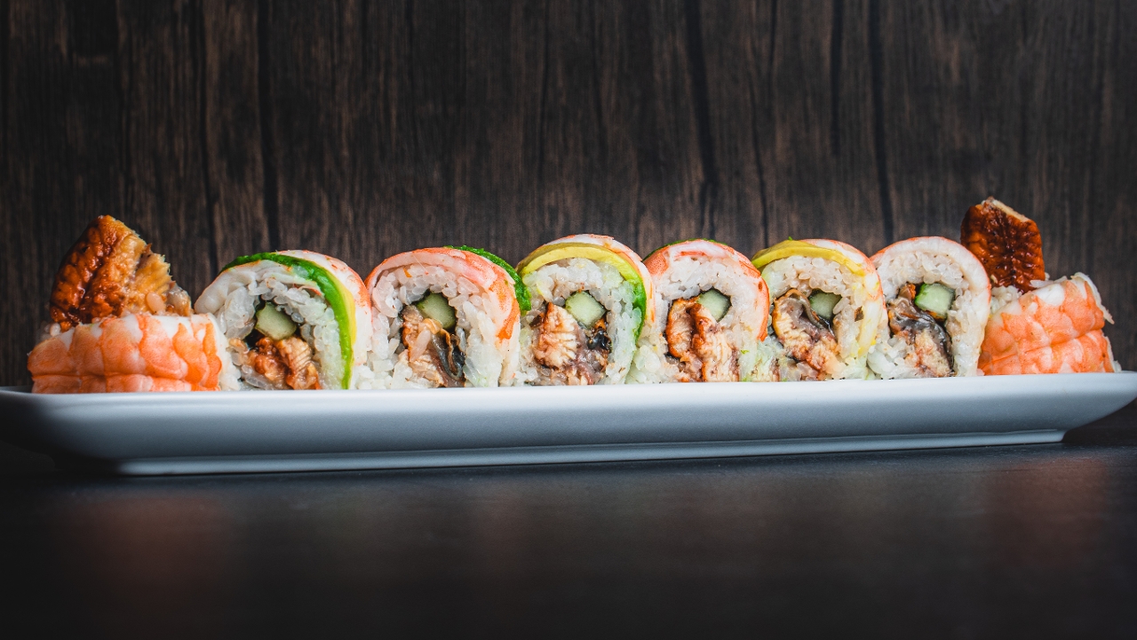 Order Tiger Roll food online from Bento & Noodles store, Chula Vista on bringmethat.com