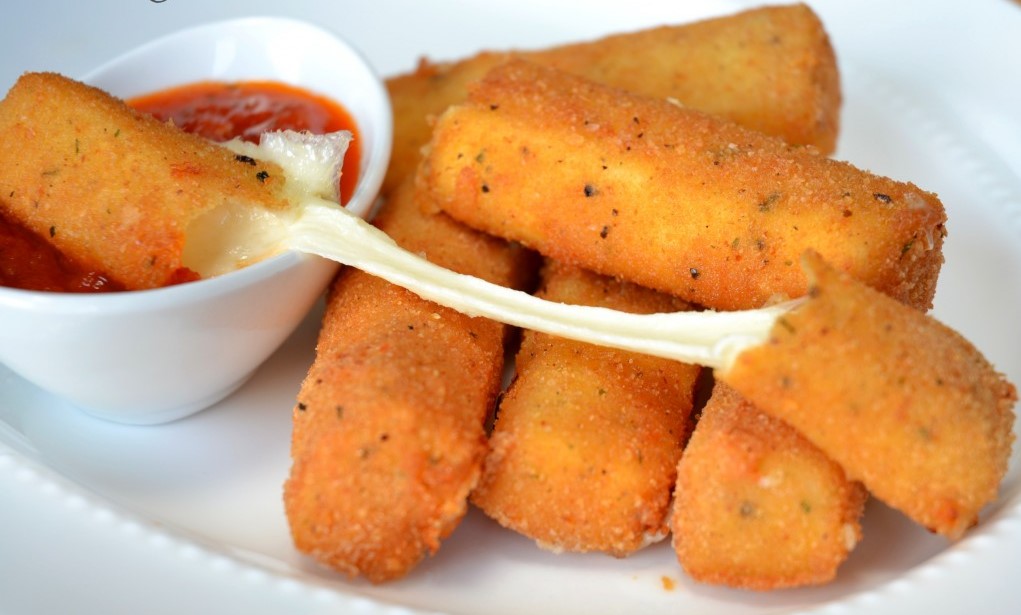 Order 6 Piece Cheese Stick food online from Jeffrey Chicken & Subs store, Chicago on bringmethat.com