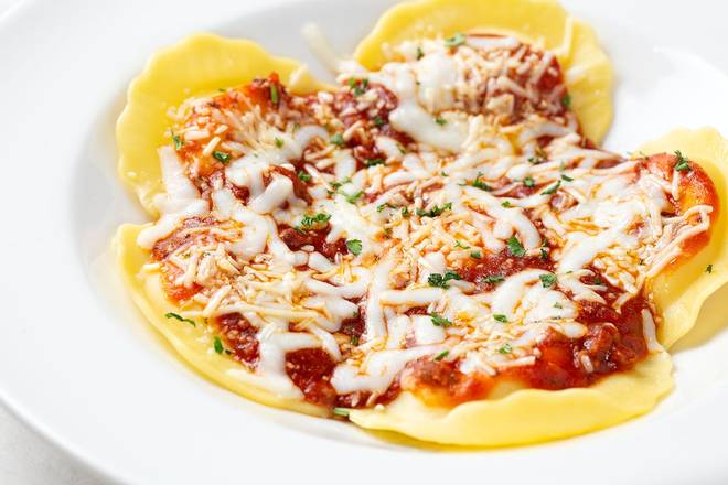 Order CLASSIC CHEESE RAVIOLI food online from Johnny Carino'S store, Bismarck on bringmethat.com