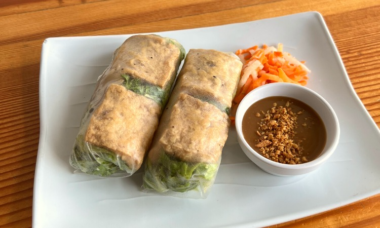 Order Goi Cuon/Veggie Spring Rolls food online from Nong La Cafe store, Los Angeles on bringmethat.com