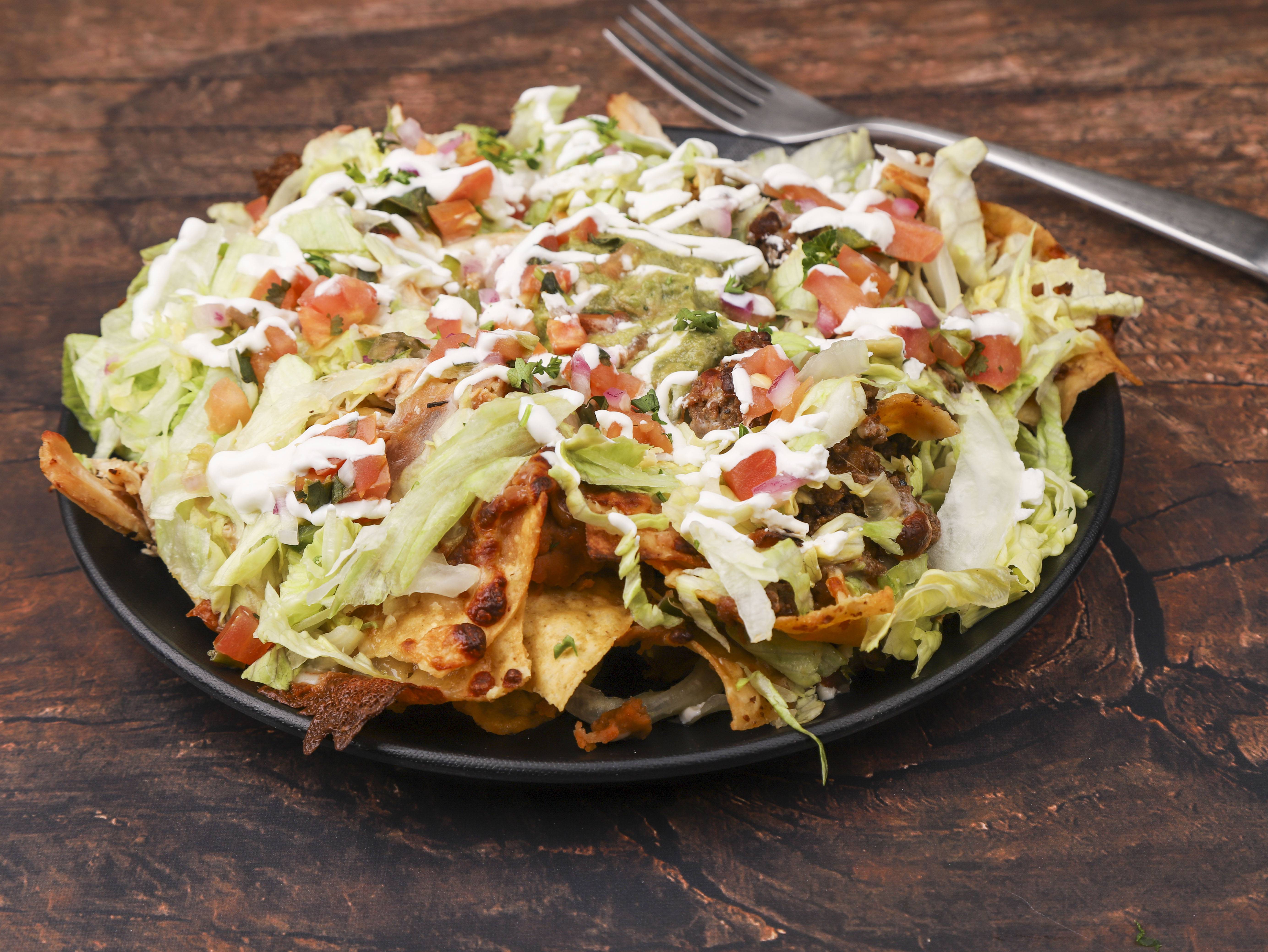 Order Nachos Supremo food online from La Carreta Mexican Restaurant store, Raleigh on bringmethat.com