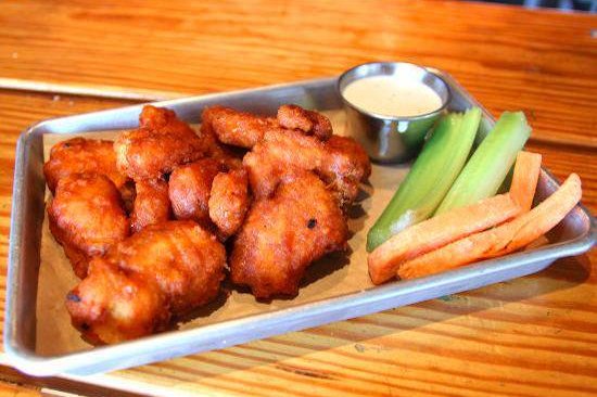 Order Classic Wings food online from Fox and Hound store, Wilmington on bringmethat.com