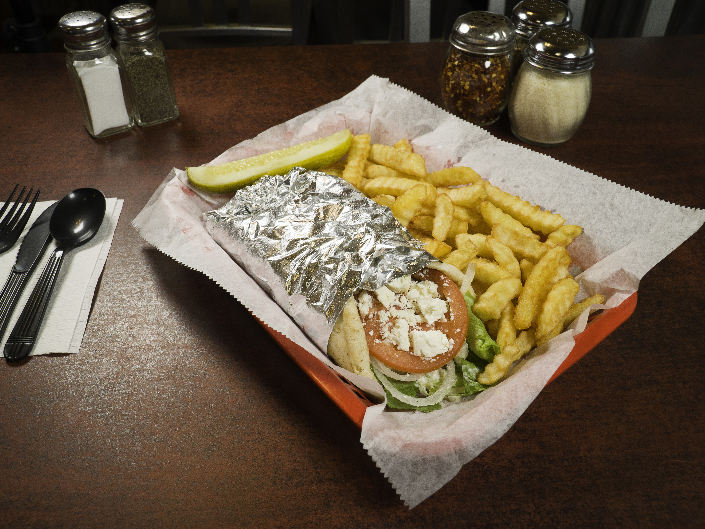 Order Gyro Platter food online from Dumm Pizza & Subs store, Riverdale Park on bringmethat.com