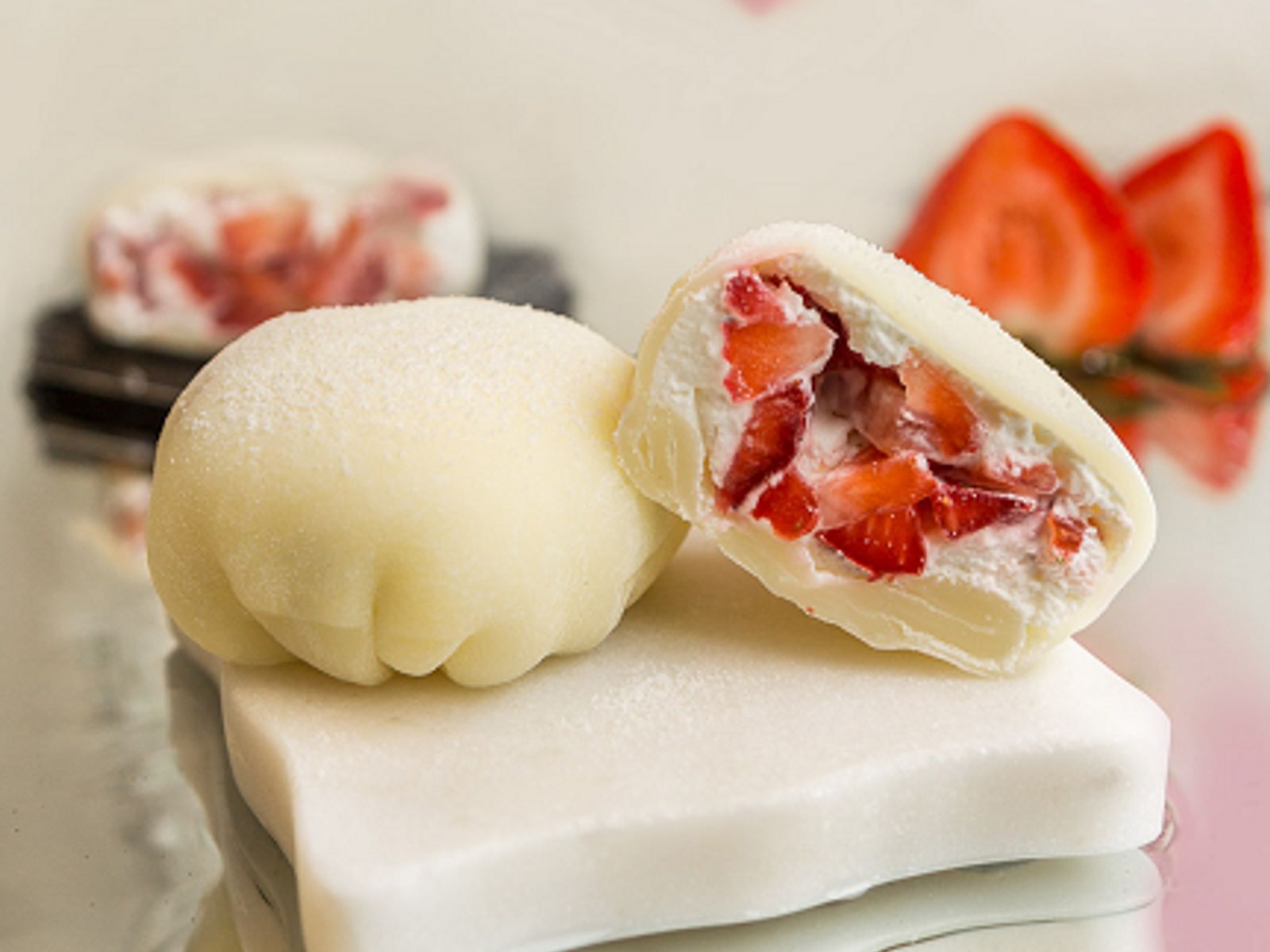 Order H2 Sticky Rice Ball (2 Pieces) H2 雪媚娘(2个) food online from Teamoji store, Champaign on bringmethat.com