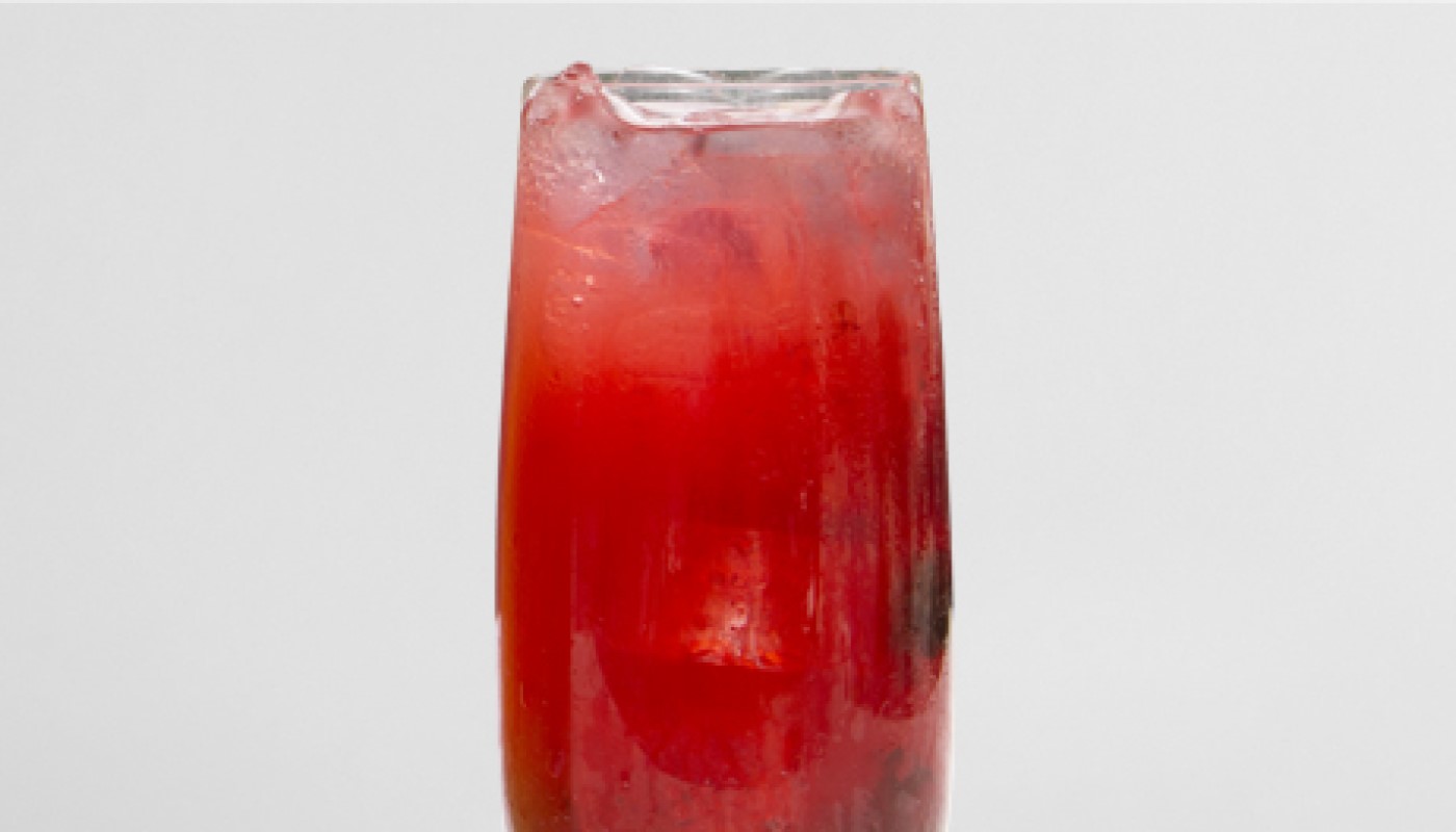Order Summer Strawberry - Quadruple (32 Oz) food online from Sweetwaters Coffee & Tea store, Naperville on bringmethat.com