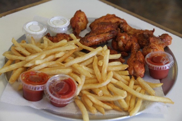 Order 10 Wings food online from Pizza Guy store, Studio City on bringmethat.com