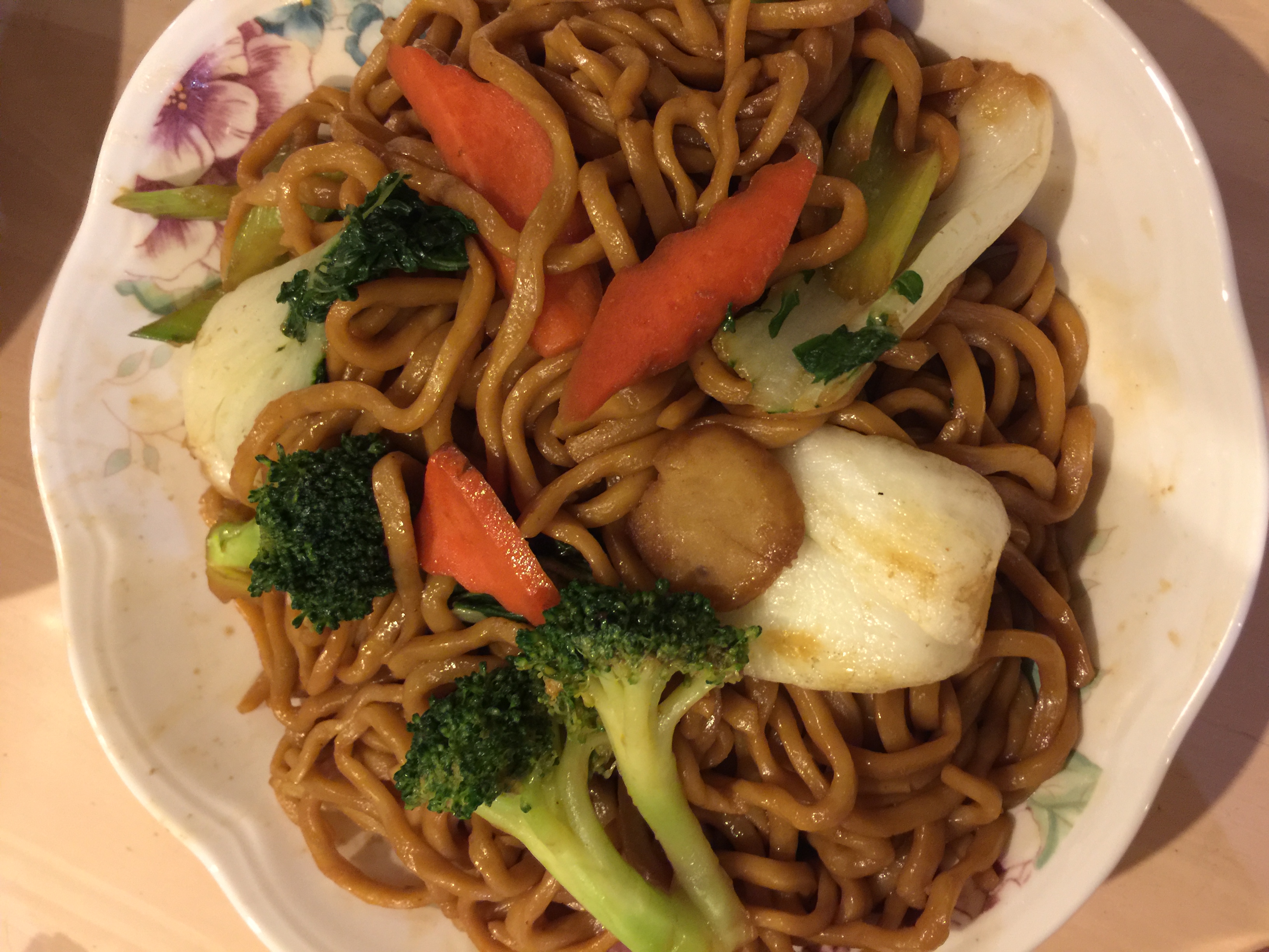 Order Vegetables Chow Mein 才炒面 food online from New Emmy's Restaurant store, San Francisco on bringmethat.com
