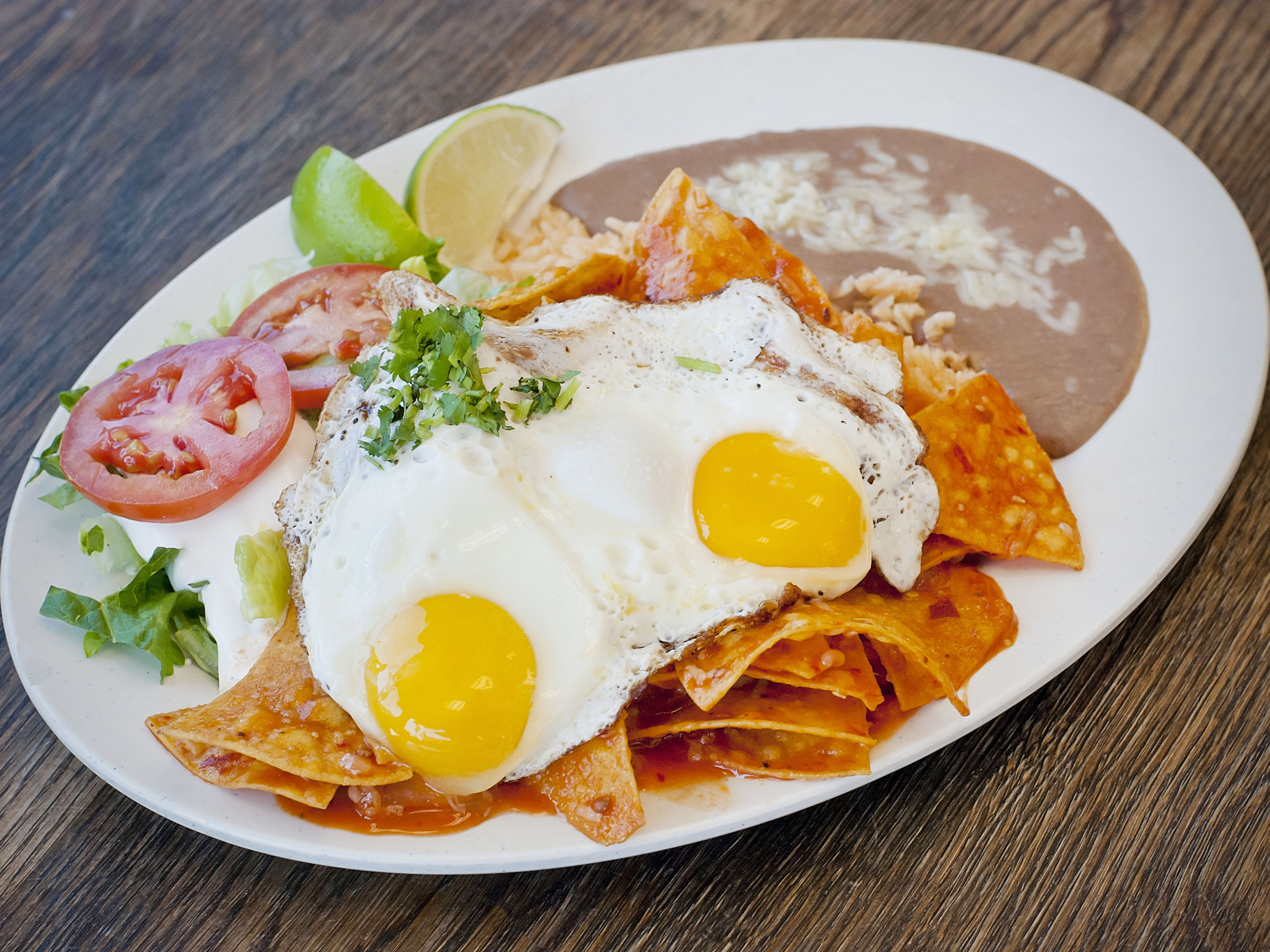Order Chilaquiles con Huevo food online from La Pina Cantina Mexican Grill store, San Francisco on bringmethat.com