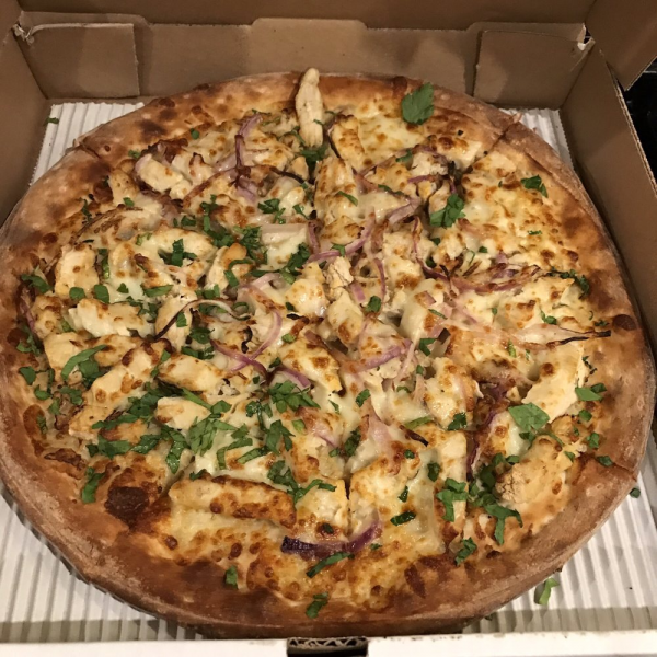 Order Garlic Chicken Pizza food online from Cafe Bambino's store, Pasadena on bringmethat.com