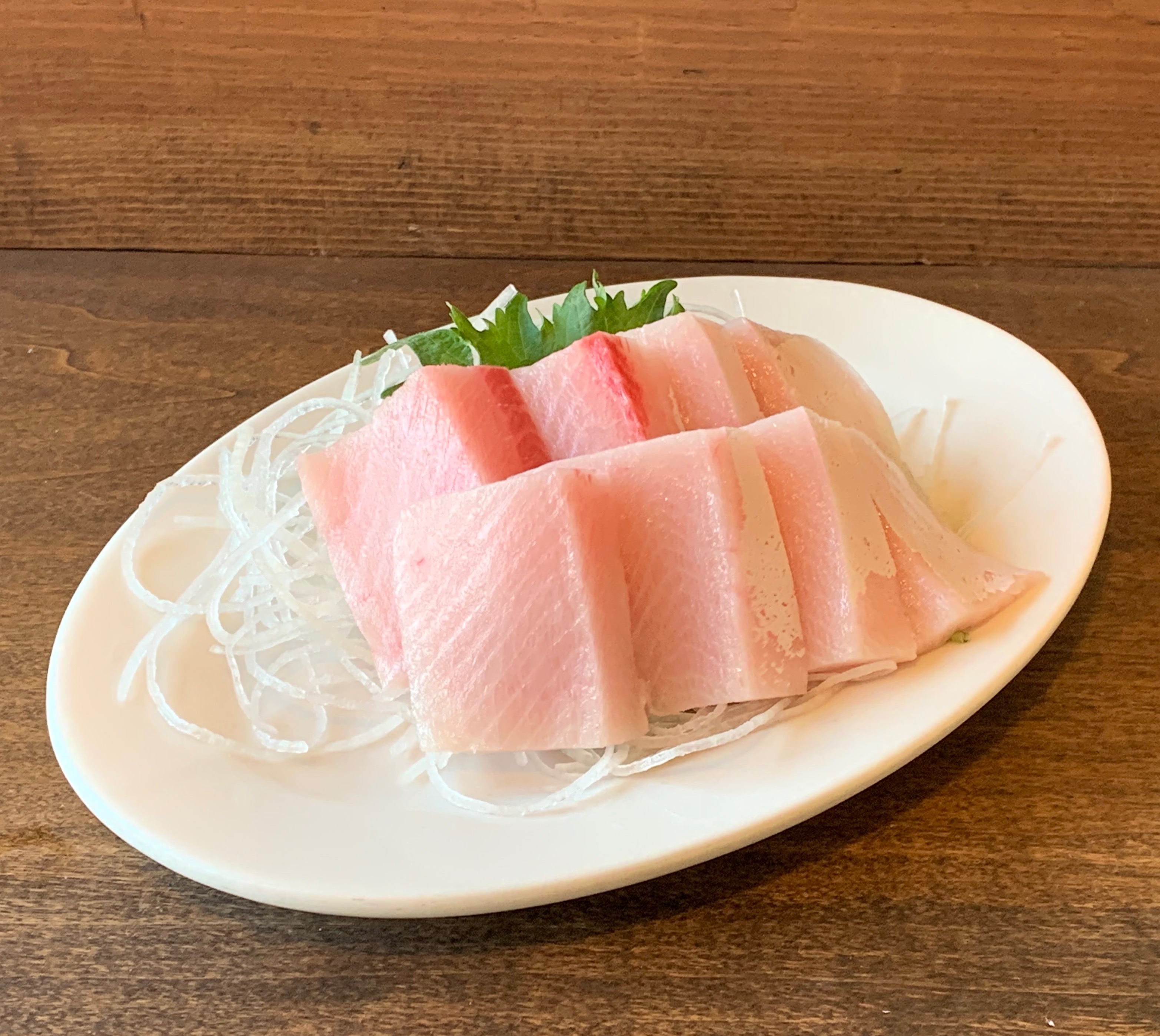 Order 4pc Sashimi - Fatty Yellowtail food online from Minato Sushi store, Lake Forest on bringmethat.com