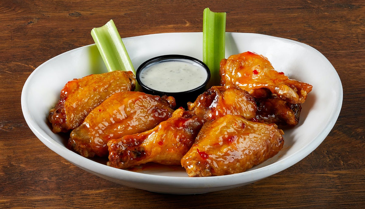 Order FRESH CHICKEN WINGS- 6 WINGS food online from Miller'S Ale House store, Dawsonville on bringmethat.com