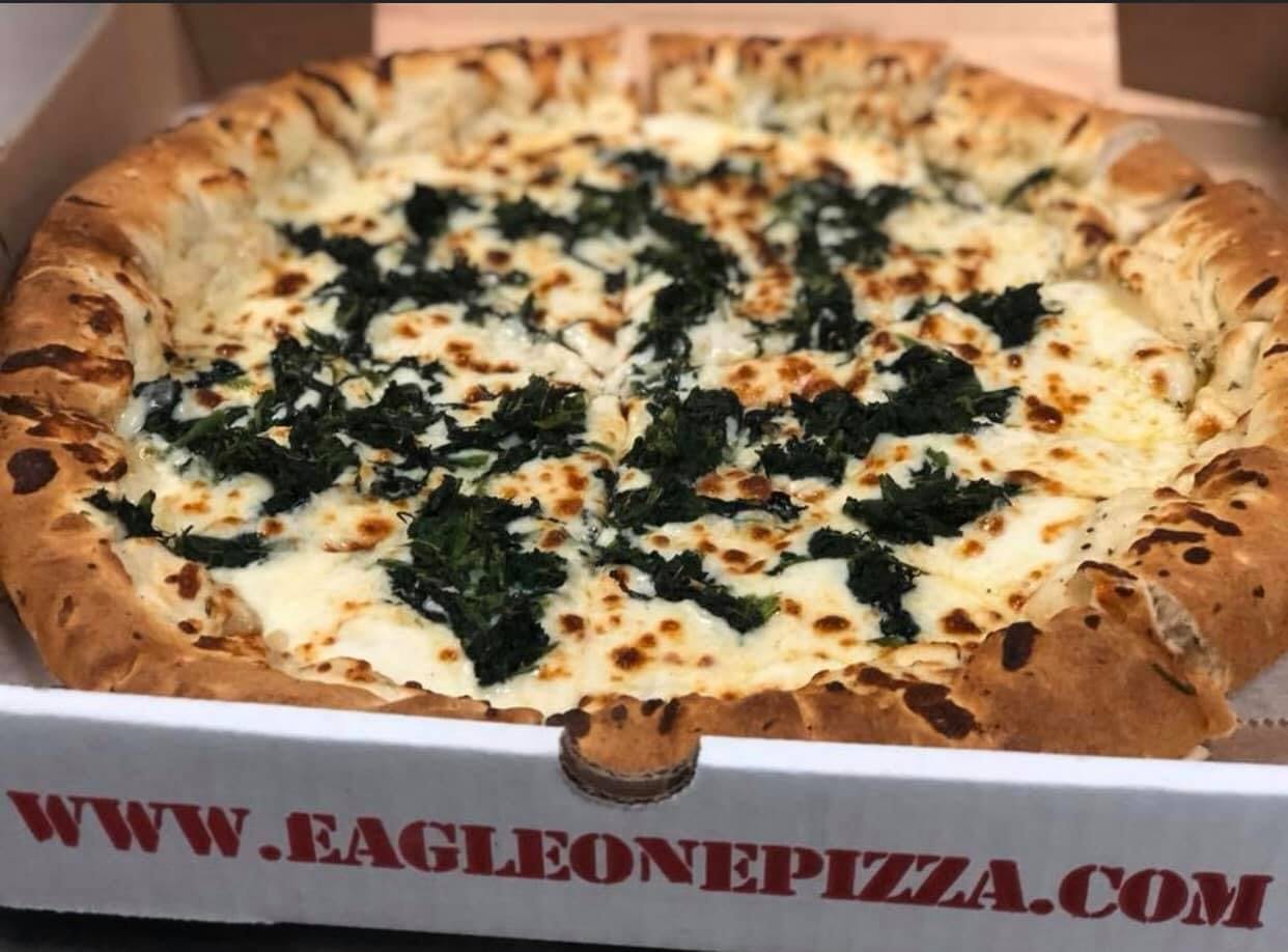 Order Spinach Alfredo Pizza - Small 10'' (8 Slices) food online from Eagle One Pizza Holdenville store, Holdenville on bringmethat.com