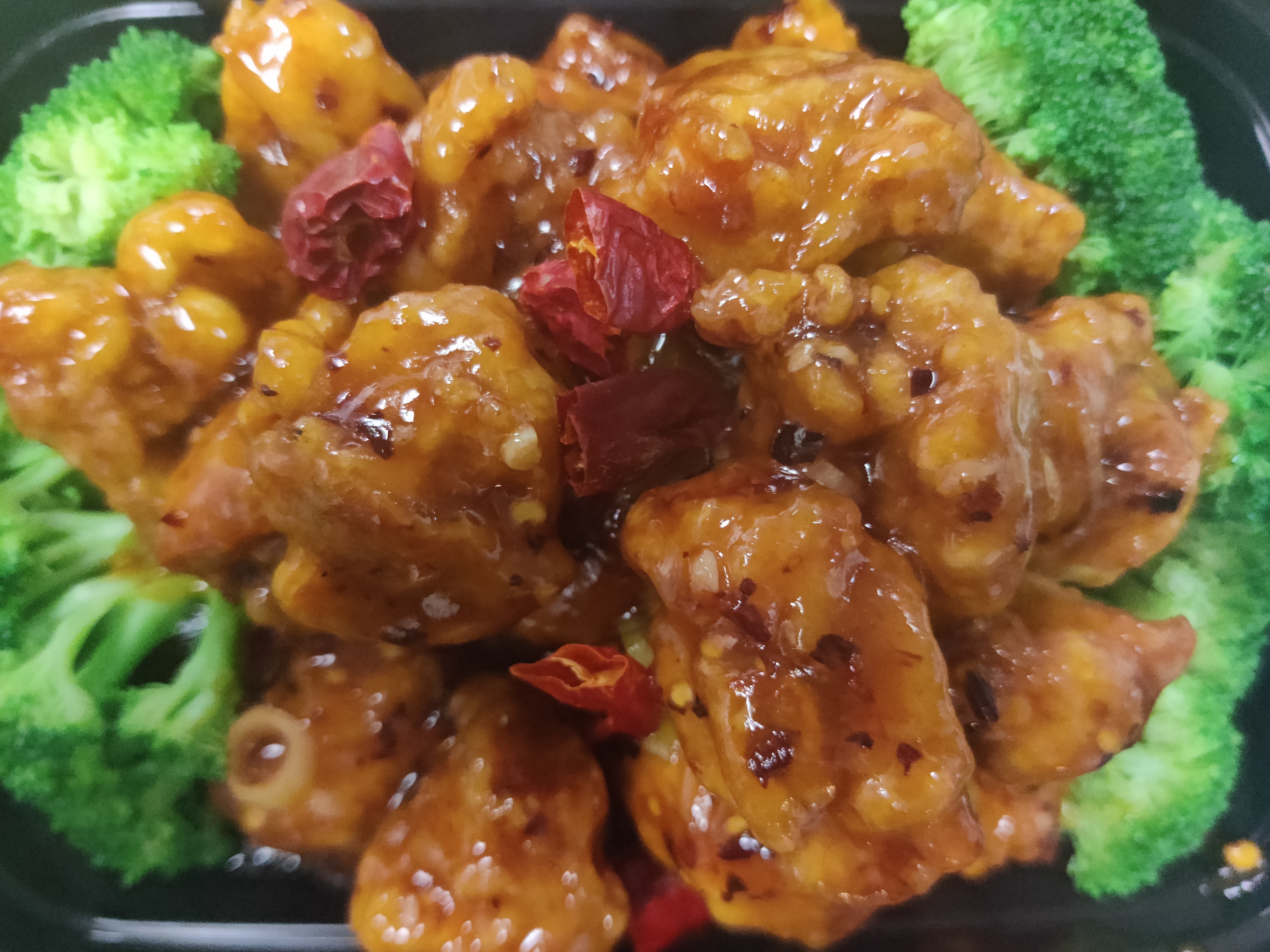Order 69. General Tso's Chicken food online from Chang's Chinese Restaurant store, Tuscaloosa on bringmethat.com