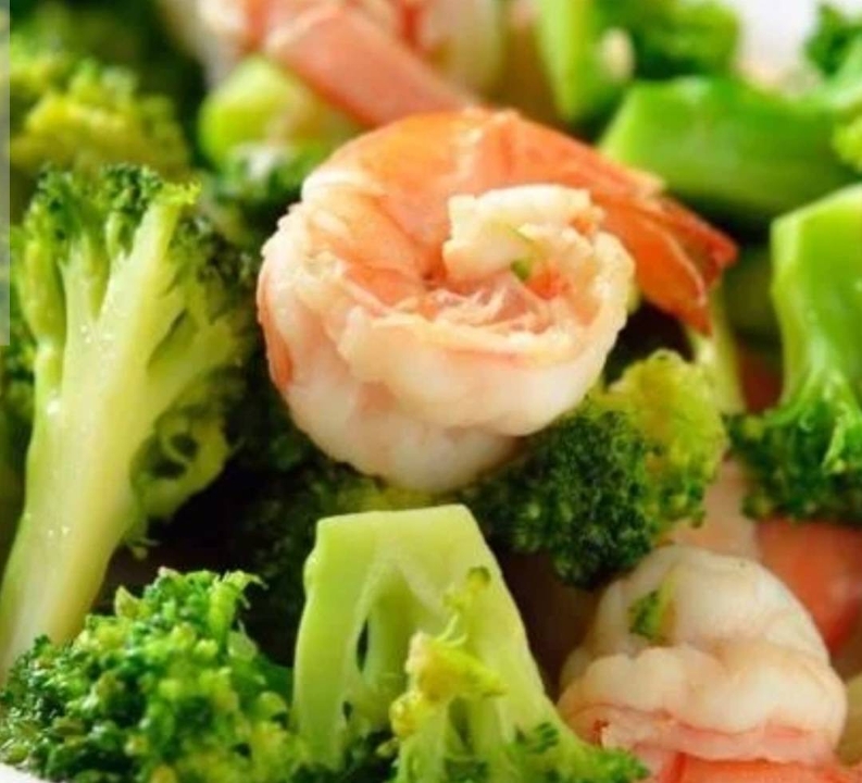 Order Broccoli food online from Diva Thai Express store, Chicago on bringmethat.com