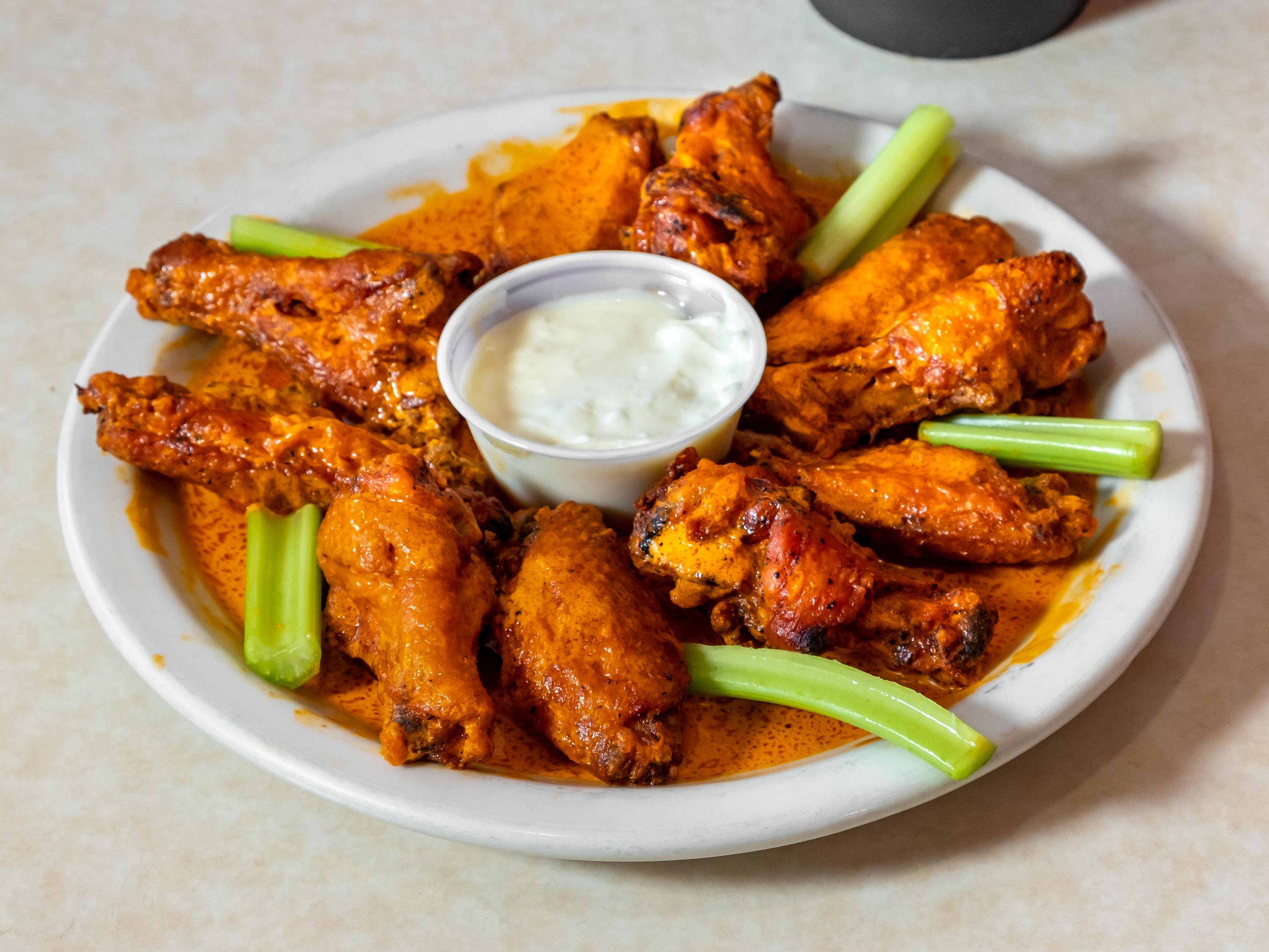 Order 8. Chicken Wings Platter food online from New Quality Pizza store, Philadelphia on bringmethat.com