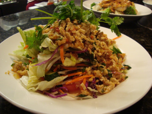 Order 17. Chiang Mai Chicken Salad food online from The Lemongrass Cafe store, Tumwater on bringmethat.com