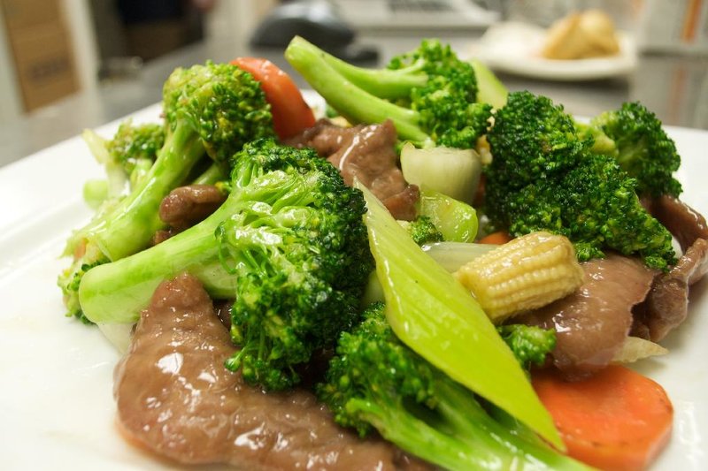Order 26. Pepper Steak Lunch food online from New Wong Chinese Restaurant store, Wickliffe on bringmethat.com