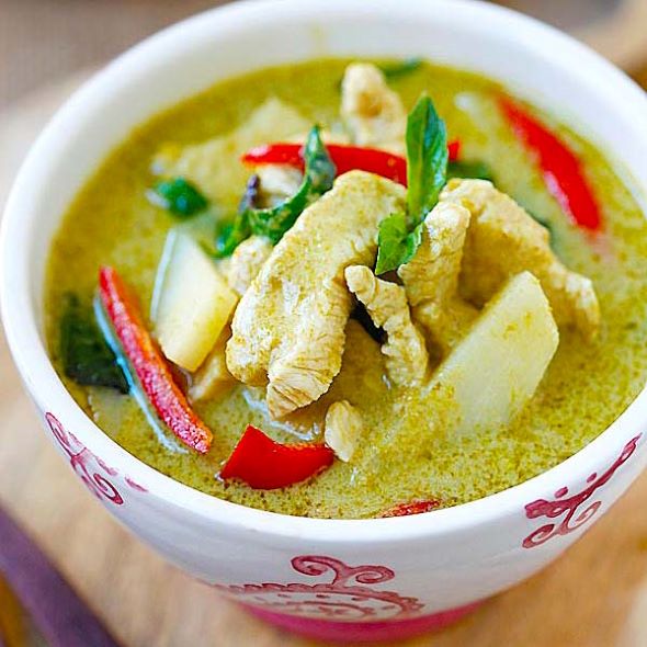 Order Green Curry food online from Satto Thai And Sushi store, Atlanta on bringmethat.com