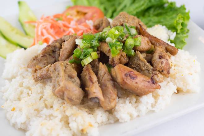 Order 40. Grilled Chicken on Broken Rice food online from Pho Whittier store, Whittier on bringmethat.com