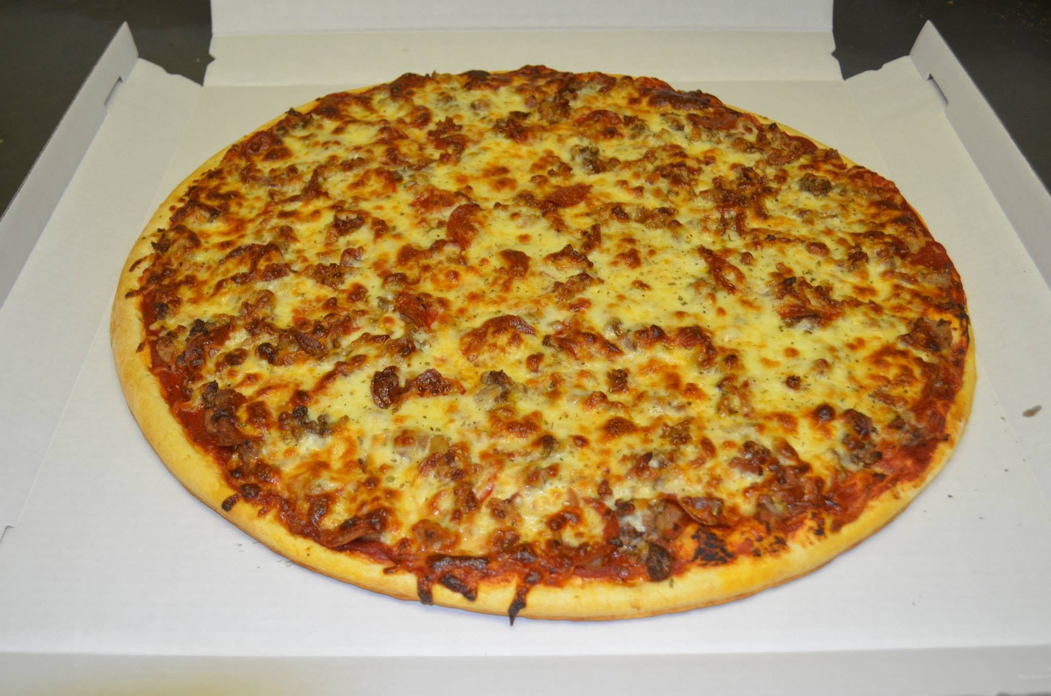 Order Thin Crust Cheese Pizza - 10'' food online from De Rango Pizzeria store, South Milwaukee on bringmethat.com