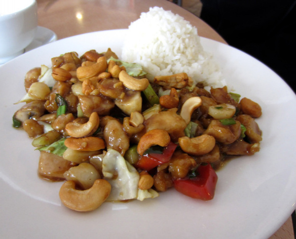 Order 76. Chicken with Cashew Nuts food online from Lian's Kitchen store, Garfield on bringmethat.com