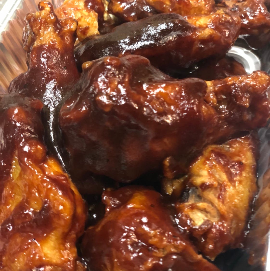 Order BBQ Chicken Wings - 10 Pieces food online from Pino's Pizza store, Rockford on bringmethat.com