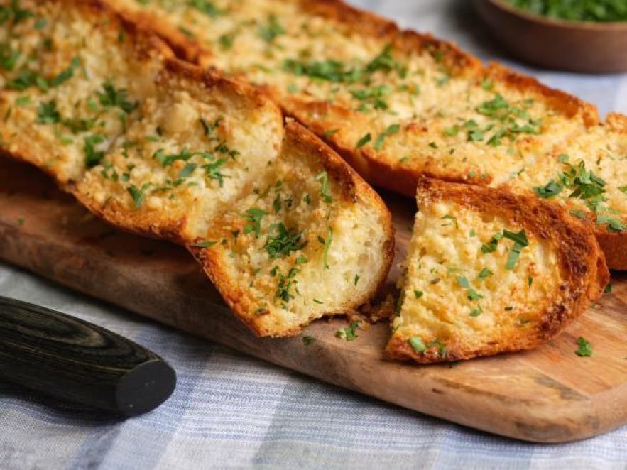 Order Garlic Bread - Appetizer food online from Junior's Pizza & Subs II store, Boonton on bringmethat.com