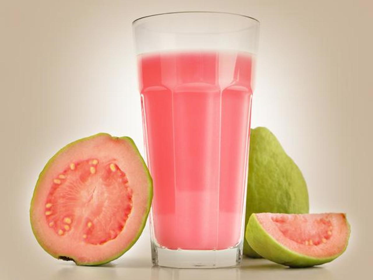 Order Guava Juice (Goiaba) food online from Bacalhau Grill & Trade Rite Market store, San Jose on bringmethat.com
