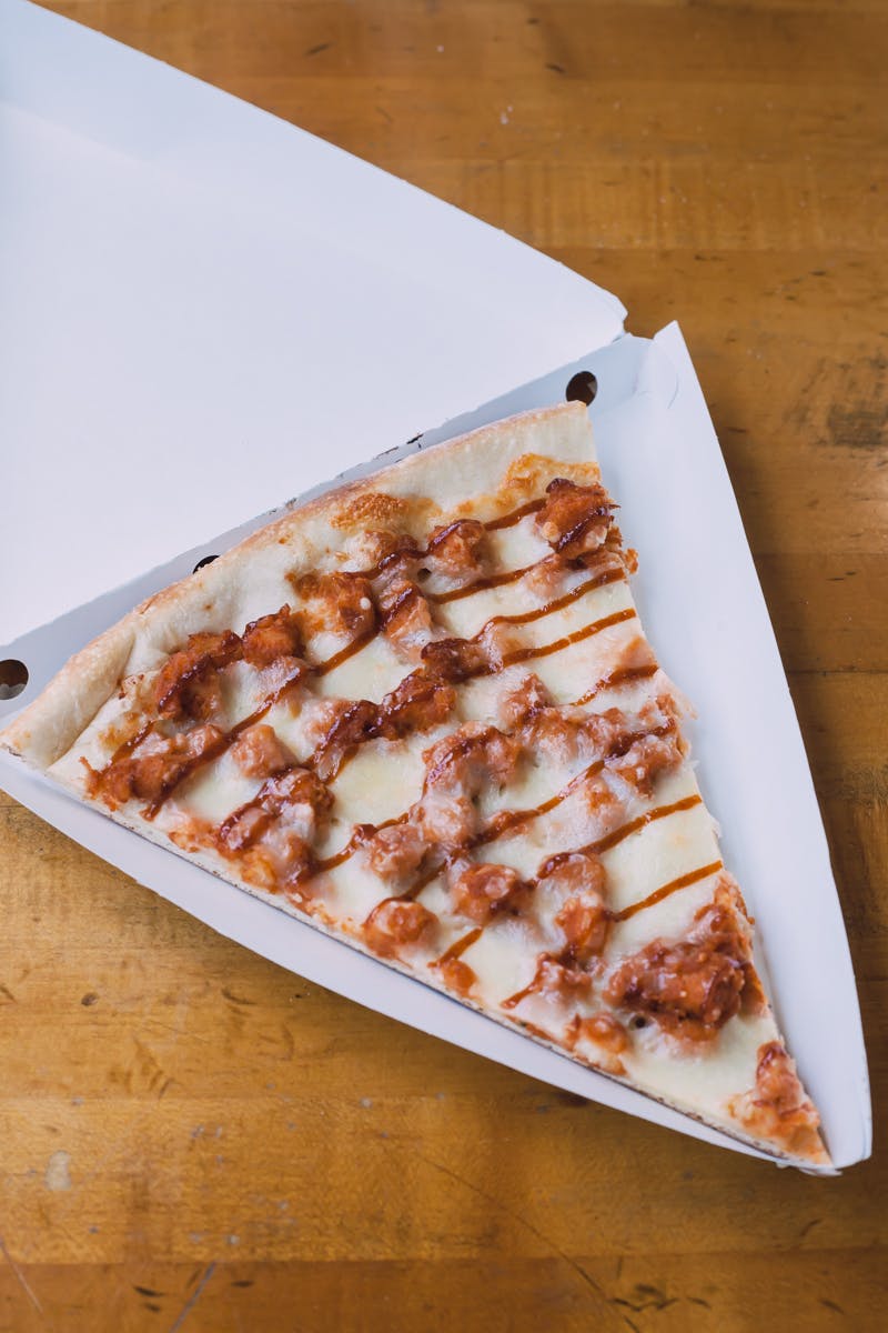 Order BBQ Chicken Pizza - Large 16'' food online from Oakdale Pizza store, Johnson City on bringmethat.com