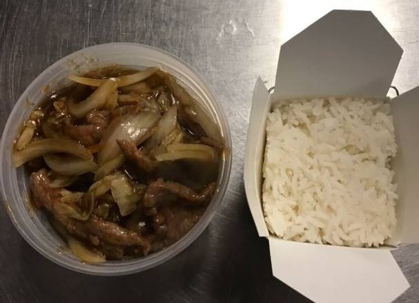 Order 27. Beef Chow Mein food online from Panda Garden store, Cookeville on bringmethat.com