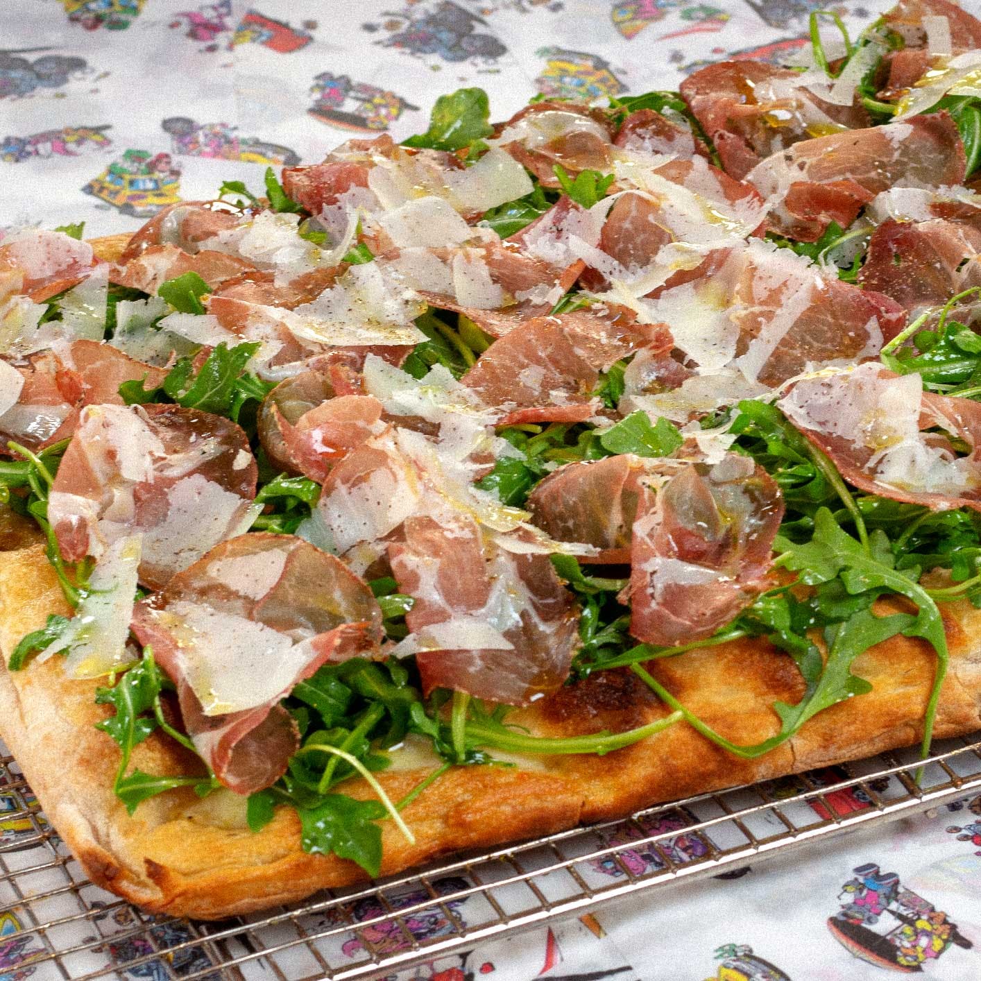 Order Arugula & Prosciutto Pizza Pie - 5 Slices food online from Chill Since 93 store, Los Angeles on bringmethat.com