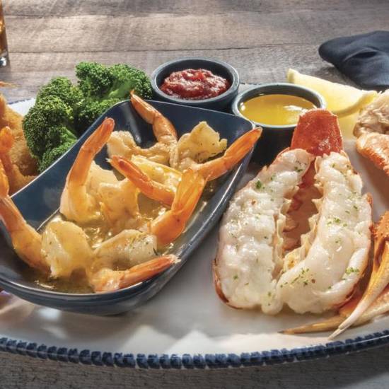 Order Ultimate Feast® food online from Red Lobster store, Lake Jackson on bringmethat.com