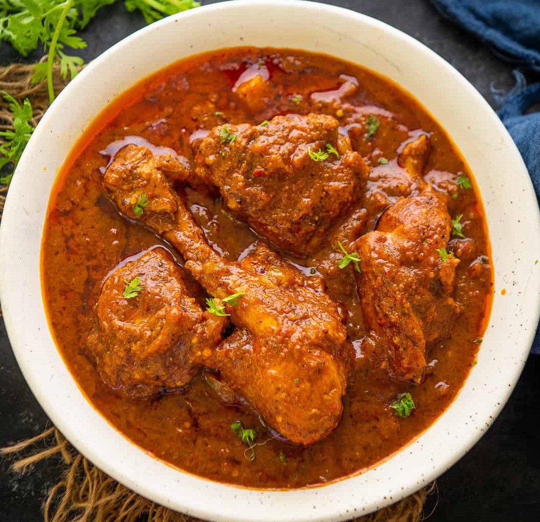 Order Chicken Vindaloo food online from Ruchi Indian Restaurant store, Bellevue on bringmethat.com